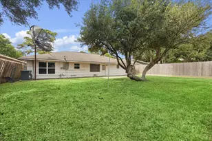 4702 Holly St, Bellaire, TX 77401 - Photo 5