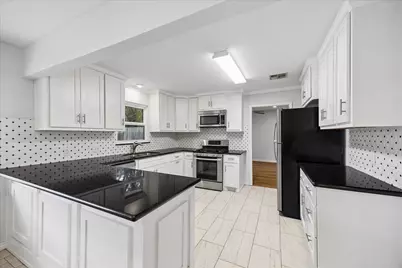 4702 Holly Street, Bellaire, TX 77401 - Photo 3