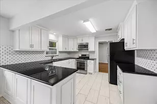 4702 Holly St, Bellaire, TX 77401 - Photo 3