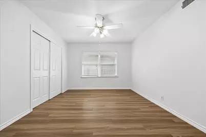 4702 Holly Street, Bellaire, TX 77401 - Photo 9
