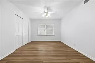 4702 Holly St, Bellaire, TX 77401 - Photo 9