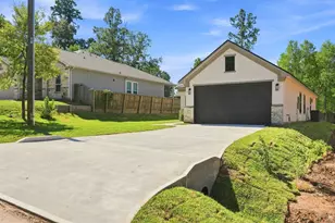 3020 Apache St, Willis, TX 77378 - Photo 3