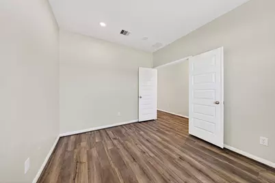 927 Cloverdale Drive, Rosharon, TX 77583 - Photo 13