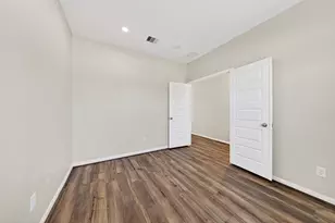 927 Cloverdale Dr, Rosharon, TX 77583 - Photo 5