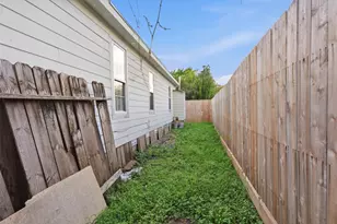 321 Reid St, Houston, TX 77022 - Photo 29