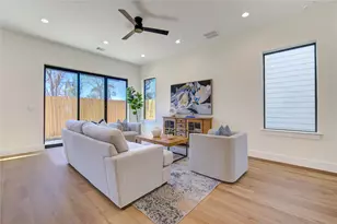 6131 Pacific Frst Dr, Houston, TX 77091 - Photo 11