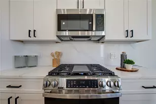 6131 Pacific Frst Dr, Houston, TX 77091 - Photo 17