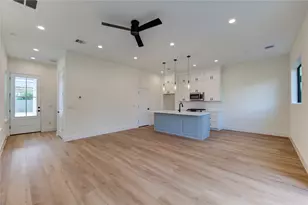 6131 Pacific Frst Dr, Houston, TX 77091 - Photo 13