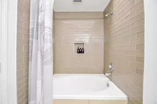 9850 Pagewood Ln, Houston, TX 77042 - Photo 23