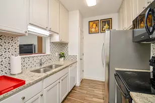 9850 Pagewood Ln, Houston, TX 77042 - Photo 13