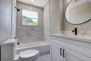 1007 San Jacinto St, Highlands, TX 77562 - Photo 5