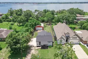 1007 San Jacinto St, Highlands, TX 77562 - Photo 17