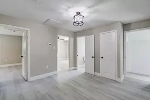 1007 San Jacinto St, Highlands, TX 77562 - Photo 9