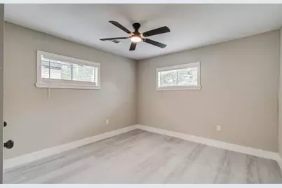 1007 San Jacinto Street, Highlands, TX 77562 - Photo 11