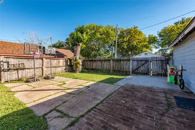 809 12th Avenue N, Texas City, TX 77590 - Photo 25