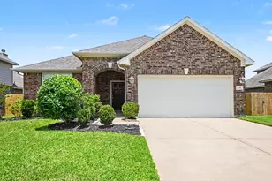 135 Rio Grande Dr, Baytown, TX 77523 - Photo 1