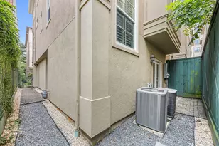 119 Dennis St, Houston, TX 77006 - Photo 27