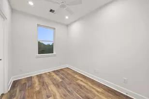 7818 Hanfro Ln, Houston, TX 77088 - Photo 13