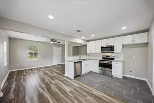 1011 12th 1/2 Street N, Texas City, TX 77590 - Photo 3