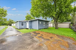 1011 12th 1/2 Street N, Texas City, TX 77590 - Photo 5