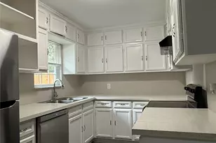 5109 Maywood Dr, Houston, TX 77053 - Photo 5