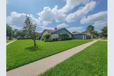 9202 Benning Drive, Houston, TX 77031 - Photo 3