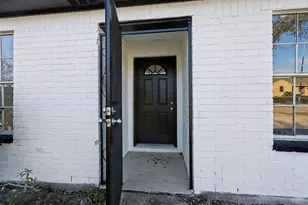 8754 Guinevere St, Houston, TX 77029 - Photo 3