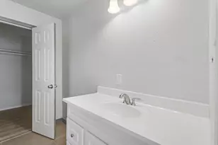 8754 Guinevere St, Houston, TX 77029 - Photo 15