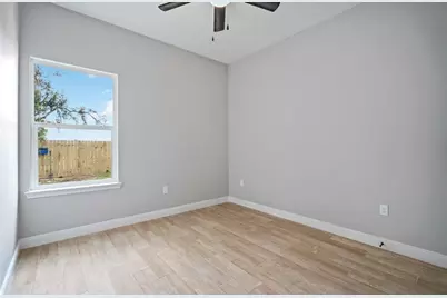 4506 Phlox Street #B, Houston, TX 77051 - Photo 9