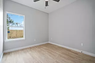 4506 Phlox St, Houston, TX 77051 - Photo 9