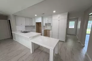 10422 Cedar Towne Ln, Sugar Land, TX 77498 - Photo 3