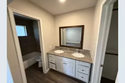 10422 Cedartowne Lane, Sugar Land, TX 77498 - Photo 7
