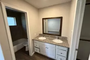 10422 Cedar Towne Ln, Sugar Land, TX 77498 - Photo 7