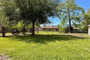 821 W 15th St, Port Arthur, TX 77640 - Photo 3