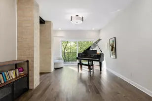 201 Vanderpool Ln, Houston, TX 77024 - Photo 9
