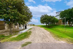 118 4th St, Dickinson, TX 77539 - Photo 15