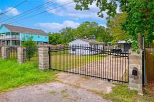 118 4th St, Dickinson, TX 77539 - Photo 3