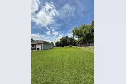 105 S Fulton Street, Texas City, TX 77591 - Photo 7
