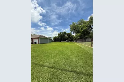 105 S Fulton Street, Texas City, TX 77591 - Photo 3