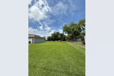 105 S Fulton Street, Texas City, TX 77591 - Photo 5