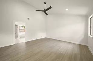 3010 Manila Ln, Houston, TX 77043 - Photo 9