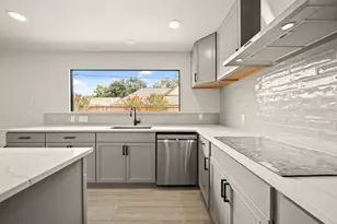 3010 Manila Ln, Houston, TX 77043 - Photo 7