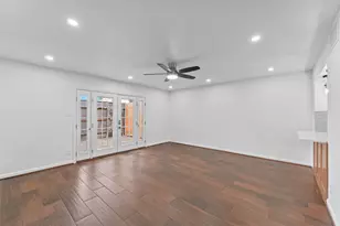 11515 Burdine St, Houston, TX 77035 - Photo 13