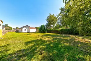 210 S Magnolia St, Highlands, TX 77562 - Photo 23