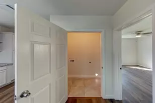 210 S Magnolia St, Highlands, TX 77562 - Photo 7