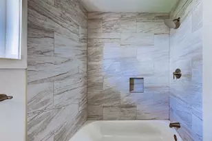 210 S Magnolia St, Highlands, TX 77562 - Photo 17