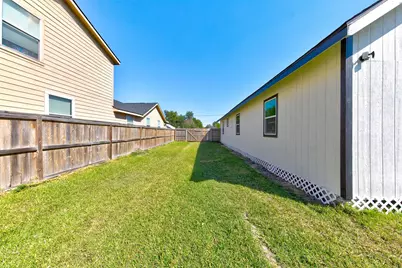 210 S Magnolia Street, Highlands, TX 77562 - Photo 25