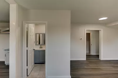 210 S Magnolia Street, Highlands, TX 77562 - Photo 9