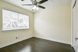 6325 Southwood Ct N, Houston, TX 77035 - Photo 15
