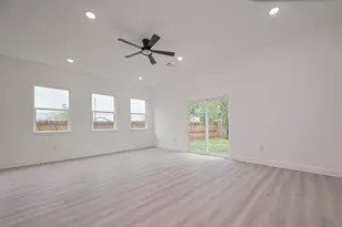 4516 Galesburg St, Houston, TX 77051 - Photo 9